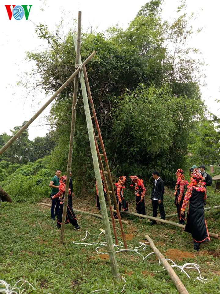 Trò chơi Đánh Đu (Dân Tộc Hà Nhì)