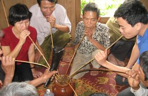 Trò chơi Thi Uống Rượu Cần